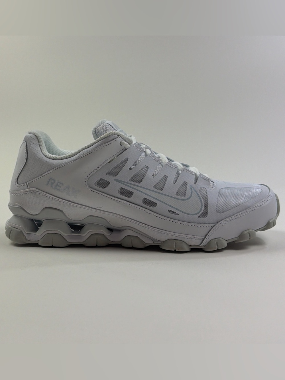 Nike Reax 8 TR Mesh Mens White Gray Athletic Shoes Sneakers Gym 621716-102